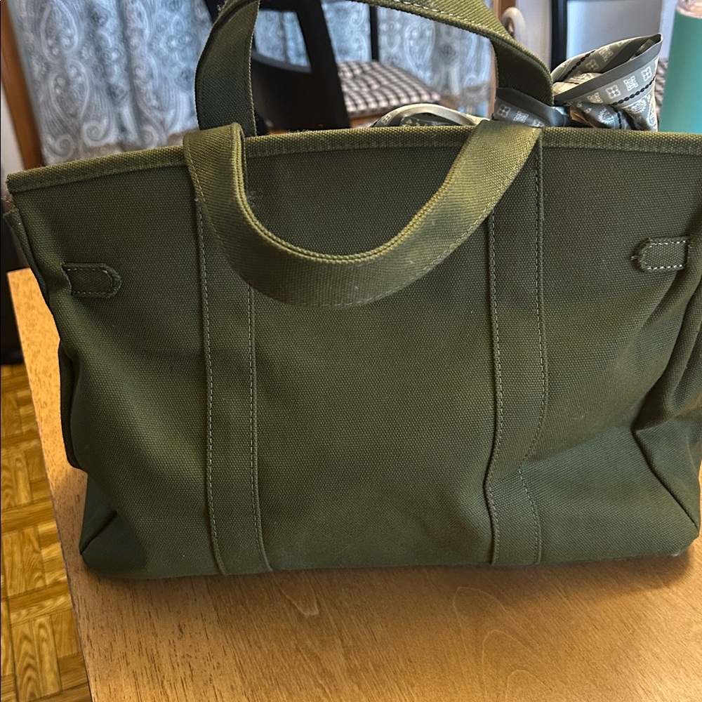 Elegant Green Boat and Tote Bag with Scarf Accent - Picture 3 of 11